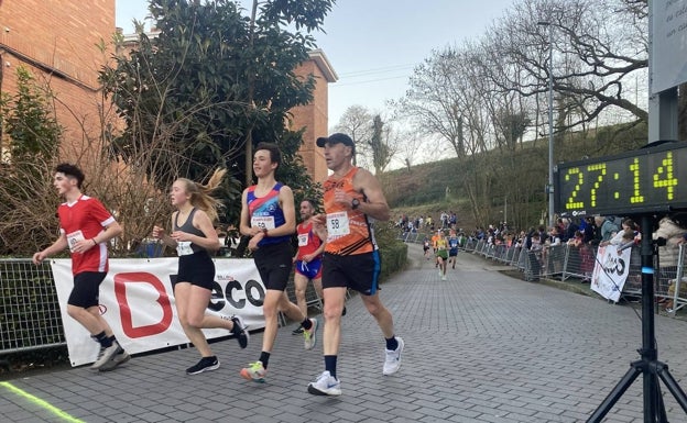 La San Silvestre de Gama se consolida con 700 participantes dando zancadas