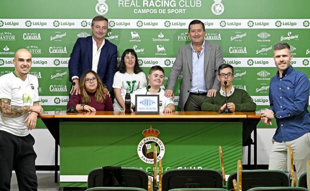 Los jugadores del Racing, protagonistas del calendario de la Fundación Síndrome de Down