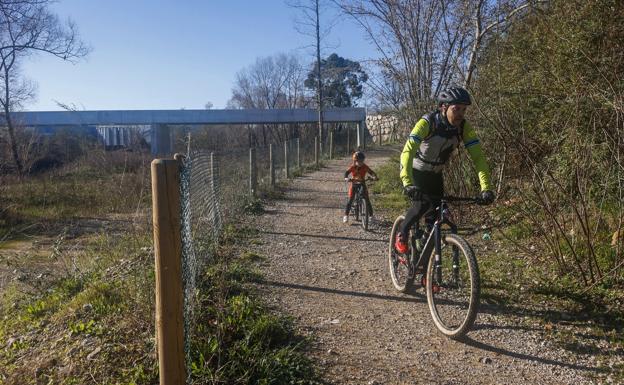 Sale a licitación el carril bici que unirá la nueva pasarela peatonal con Riaño