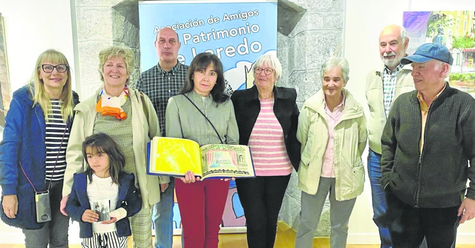 Hallan el libro del homenaje del pueblo de Laredo a su médico Francisco Paisán