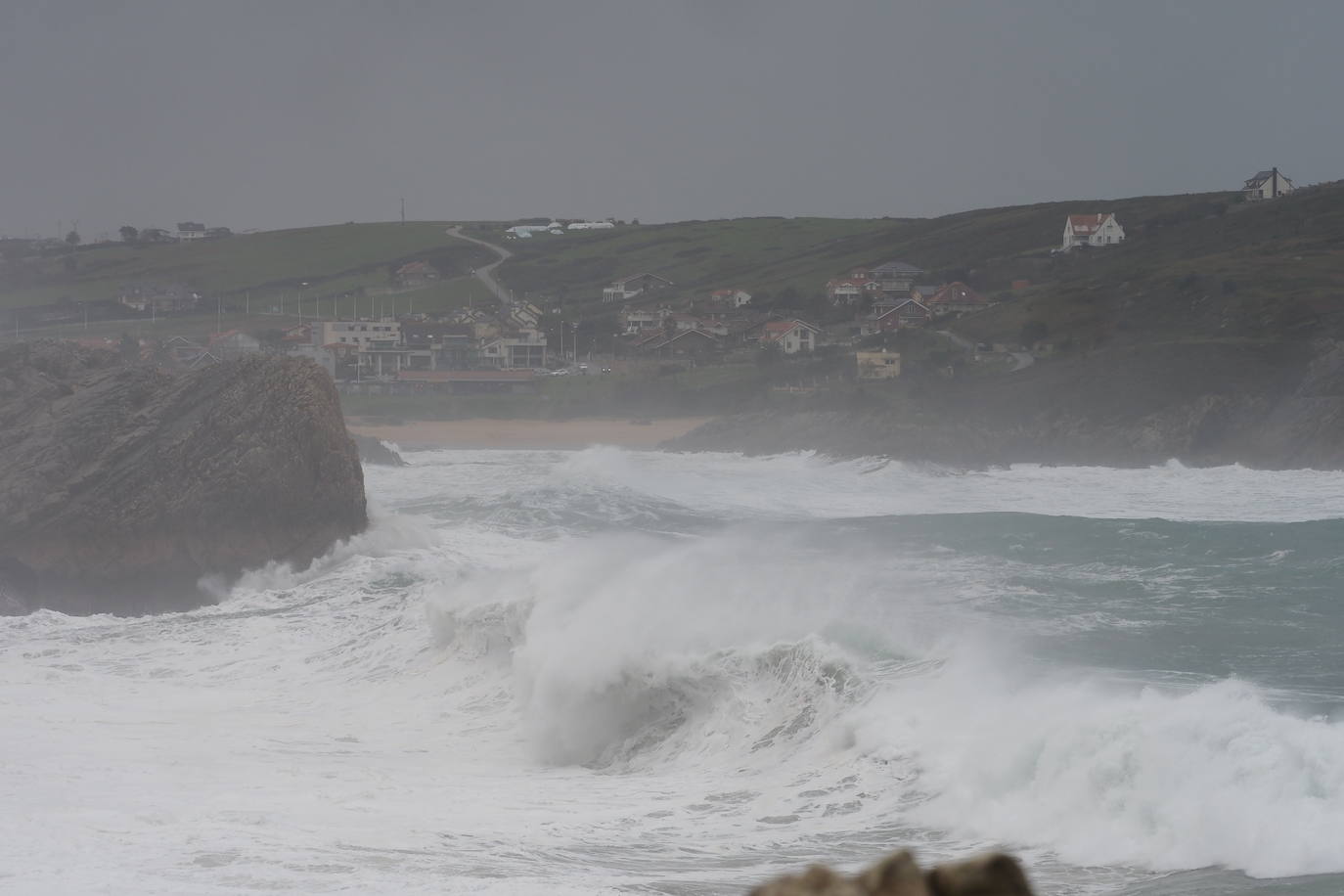 El temporal azota la costa cántabra