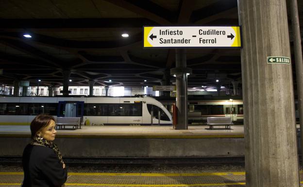 Descarrila un tren de la línea Oviedo-Santander al chocar con una vaca