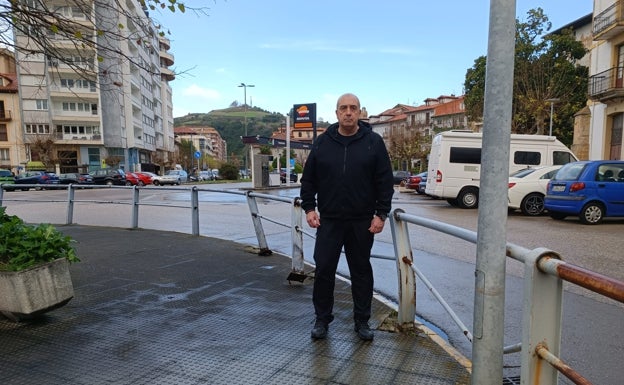 VOX Laredo denuncia el deplorable estado de la valla que delimita la estación de autobuses