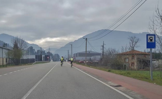 San Felices plantea a Carreteras la reparación del carril bici con Los Corrales