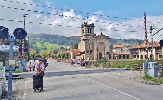 Adif monitoriza los pasos a nivel de Los Corrales