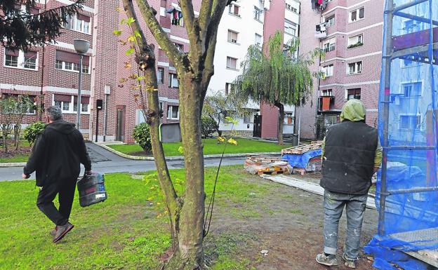 La madre que intentó matar a sus dos hijos en Barakaldo les dio sedantes durante varios días