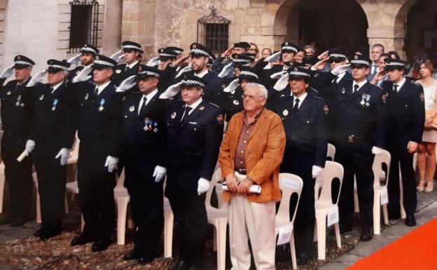 El agente conciliador que trabajó tarde y noche por su pueblo