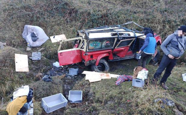 Se precipita un coche por una ladera de un puerto de Liébana pero sus ocupantes lograr escapar antes