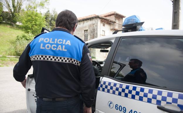 Dos nuevos agentes se incorporan a la Policía Local de El Astillero