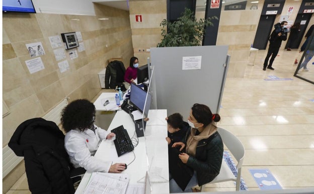 Sanidad afronta «una semana intensa» con los traslados de más de 800 profesionales