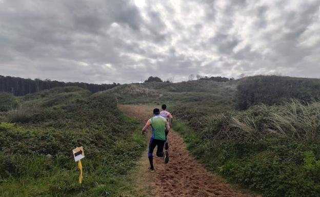 El Parque Natural Dunas de Liencres pasa a tener tres recorridos de orientación