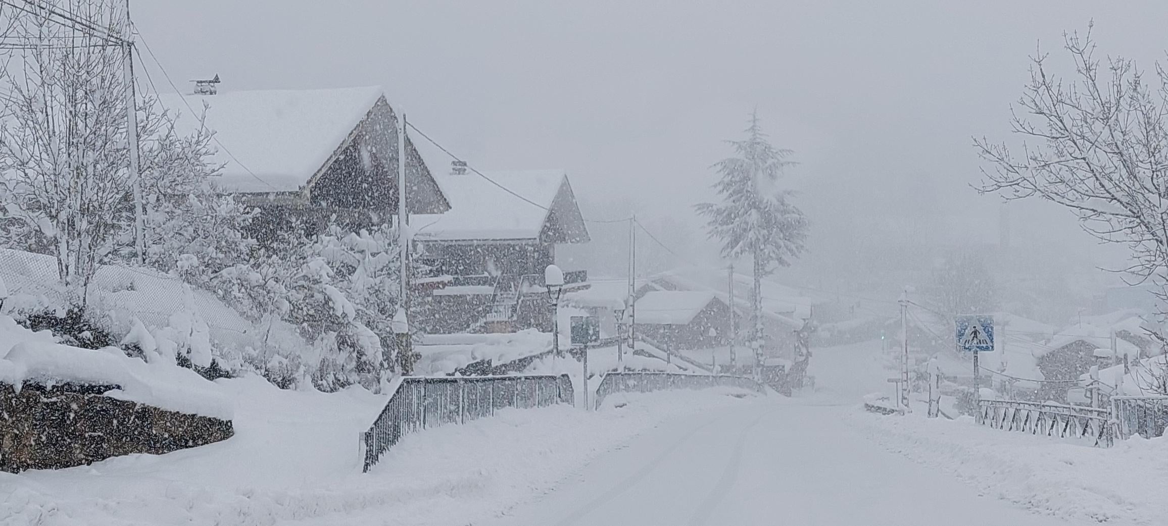 La nieve cubre Liébana