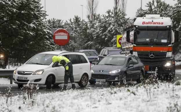 Reinosa se enfrenta al deshielo tras las nevadas: «Estamos tranquilos, pero siempre alerta»