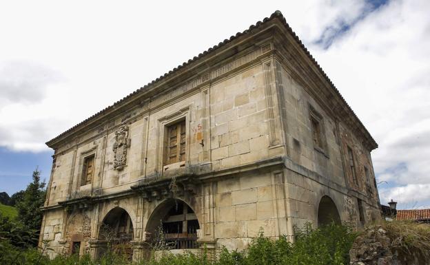 Patrimonio estudia blindar las 14 casonas de Viérnoles como un conjunto histórico