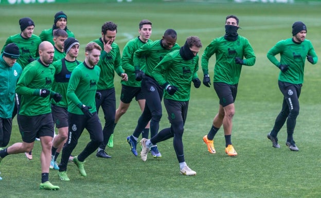 El Racing, pendiente de que el Oviedo deje salir a Sangalli