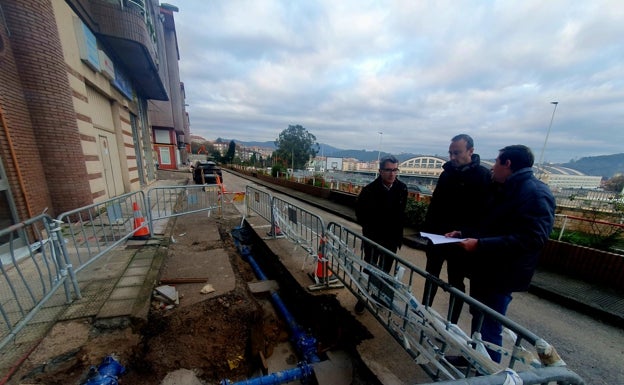 Torrelavega renueva la red de abastecimiento en la Avenida Fernando Arce