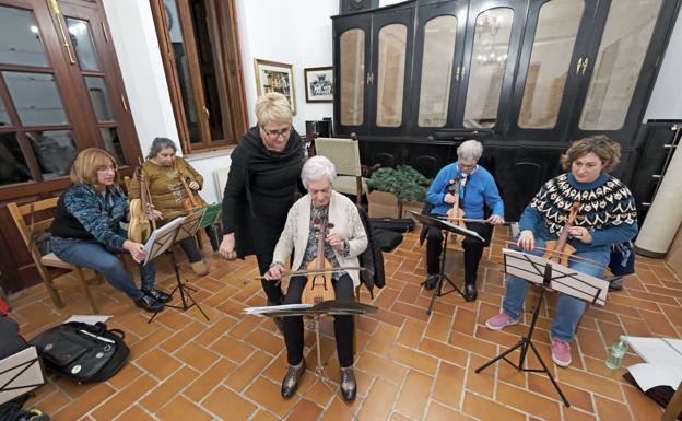 El tañido femenino del rabel