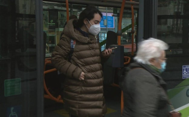 «Vamos todos muy juntos, preferiría que dejasen las mascarillas un poco más»