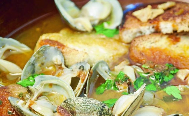 La receta del día: sopa de ajos con almejas