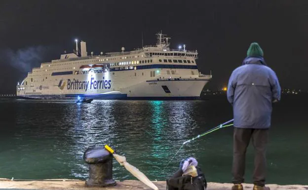 Brittany Ferries recibe 800 currículums para trabajar en el buque Santoña