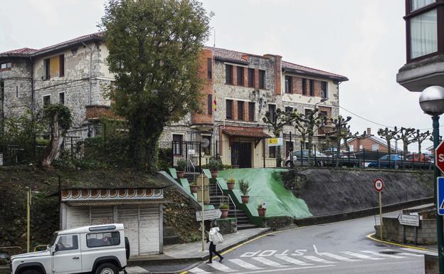 Revilla elude la polémica sobre la Guardia Civil de Torrelavega y la fía a los alcaldes afectados