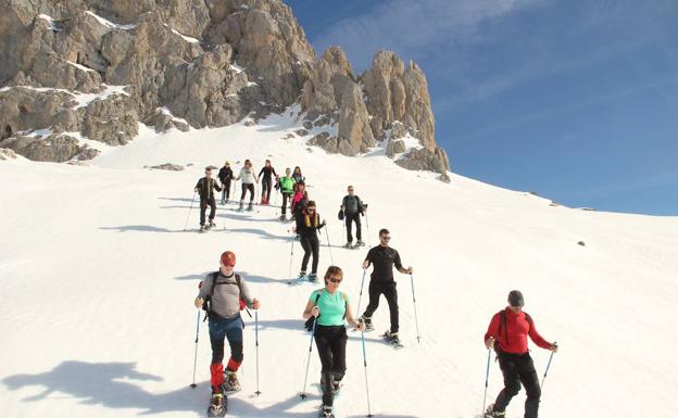 Ruta en raquetas de nieve por el interior del Parque Nacional de Picos de Europa