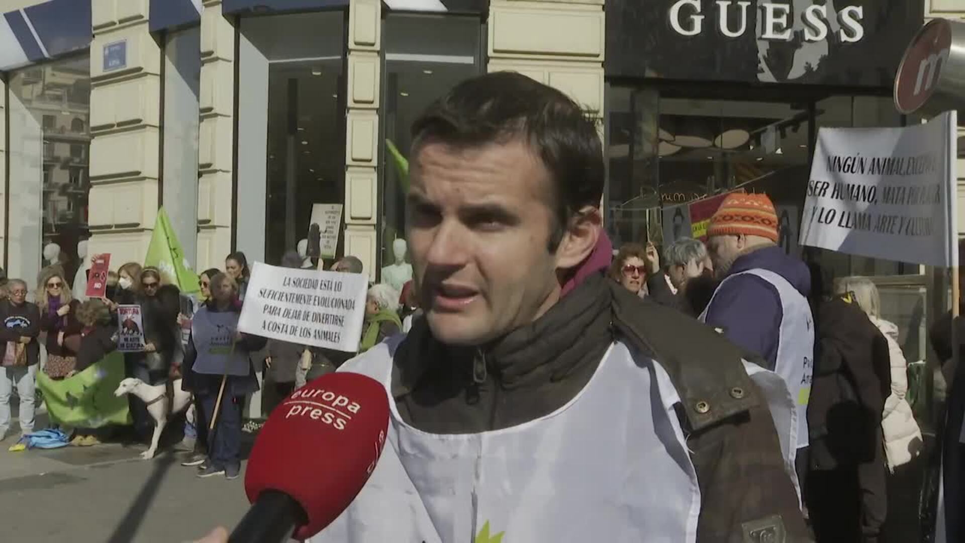 Antitaurinos se concentran en València: "Es una actividad sangrienta y de tortura animal"