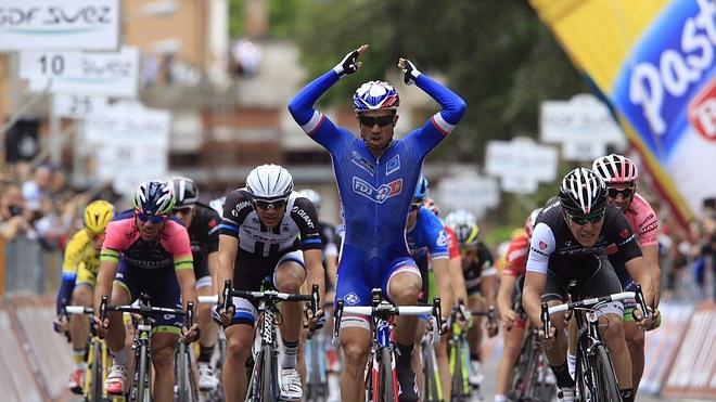 Bouhanni se impone al esprint en la séptima etapa