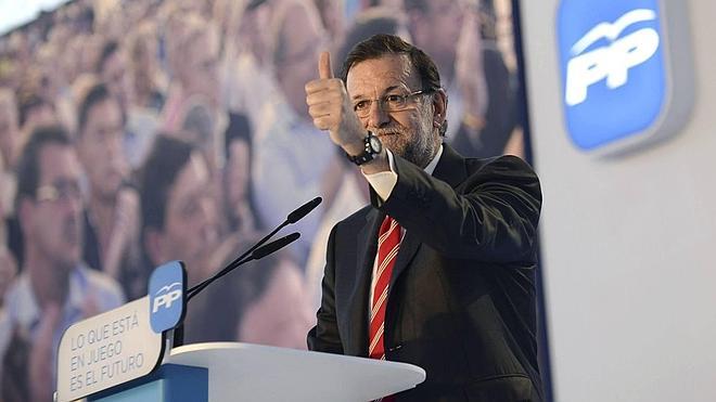 Rajoy sale en defensa de su candidato con un duro ataque contra el PSOE