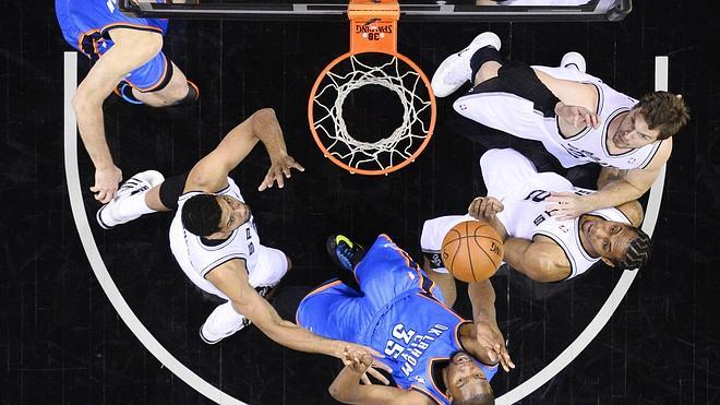 Duncan y los Spurs comienzan arrollando a los Thunder