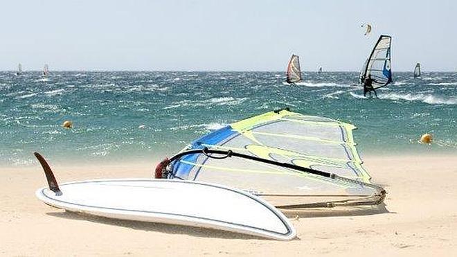 Tarifa, el destino de los 'locos' del surf