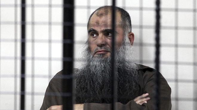 Jordania libra de la cadena perpetua al clérigo salafista Abu Qatada