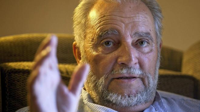 Julio Anguita recibe el alta médica