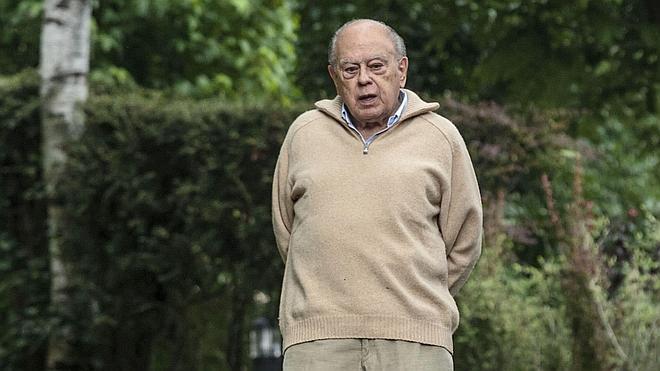 La querella de Manos Limpias acusa a Pujol de siete delitos e implica a Marta Ferrusola