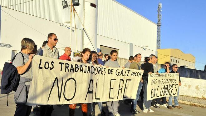 Los trabajadores afectados por ERE bajan un 58,2% en el primer semestre