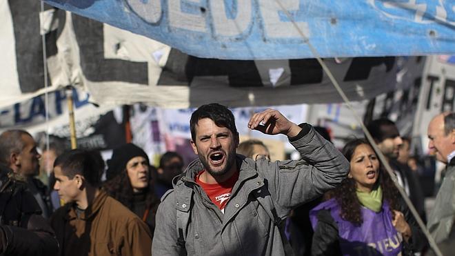 Guerra de cifras entre Gobierno y sindicatos sobre la huelga en Argentina