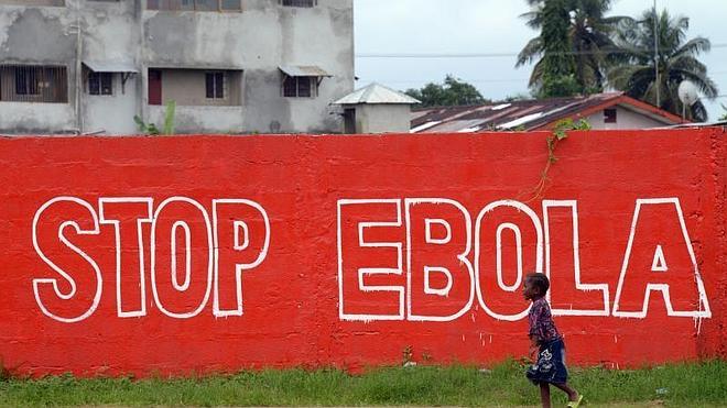 Dos sanitarios infectados por ébola lo superan tras recibir el fármaco experimental