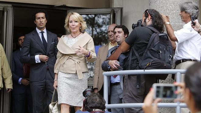 Agentes de tráfico dicen al juez que dieron el alto a Esperanza Aguirre en la Gran Vía