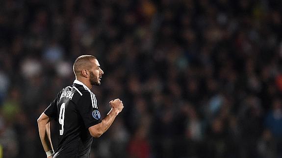 Benzema rescata al Madrid en Sofía