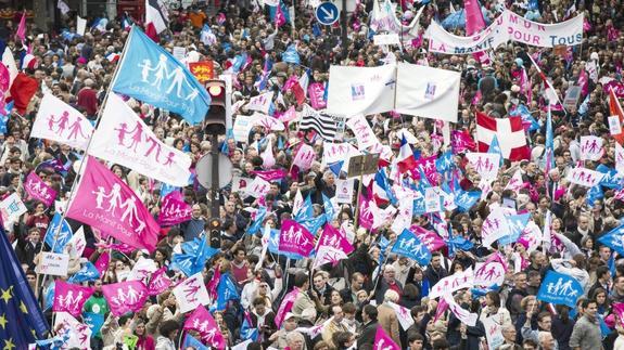 Miles de personas marchan en Francia en defensa de la familia tradicional