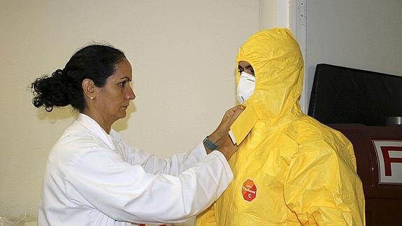 Un sanitario del Carlos III denunció las carencias del centro para atender los casos de ébola