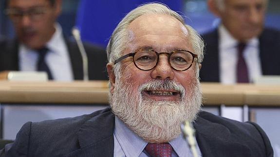 La Eurocámara aprueba a Cañete como comisario de Energía y Cambio Climático