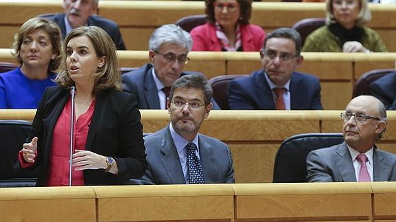 Sáenz de Santamaría: «Todos tenemos responsabilidades políticas»