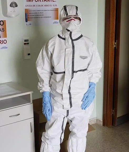Castilla y León prohíbe usar los trajes oficiales del ébola en Halloween
