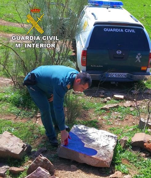 La Guardia Civil encuentra una estela de guerrero del final de la Edad del Bronce