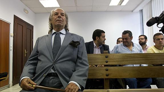 Multan a Rafael de Paula por amenazar a su abogado