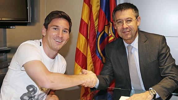 El presidente del Barça niega que Messi pida una nueva renovación