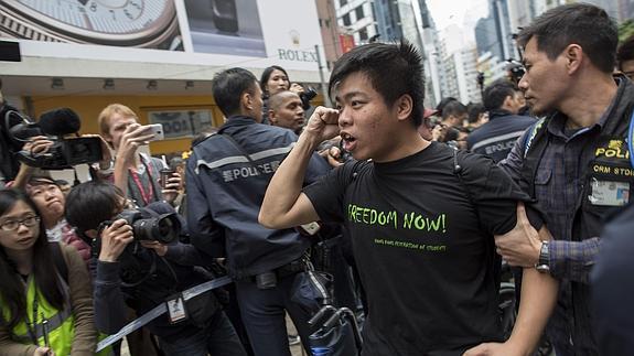 La Policía de Hong Kong cierra el último bastión de los manifestantes