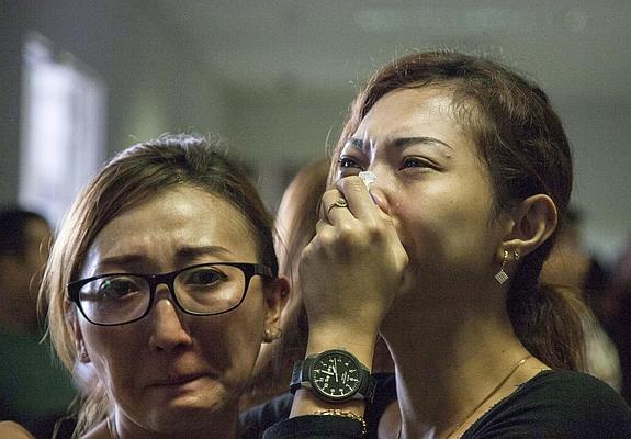 Se reanudan las operaciones de búsqueda y rescate del avión de AirAsia