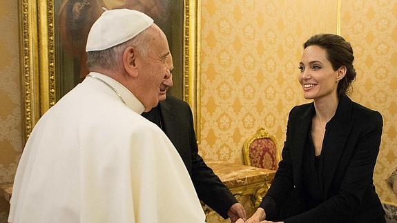 El Papa recibe a Angelina Jolie